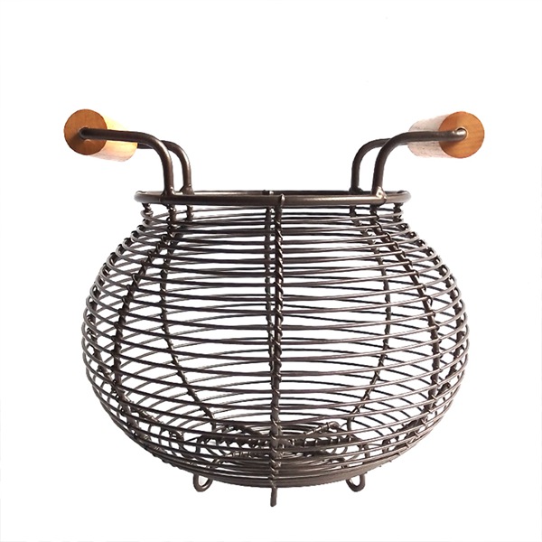 Alambre de cesta de huevo metálico antiguo recoge la manija de madera de la cesta de huevo
